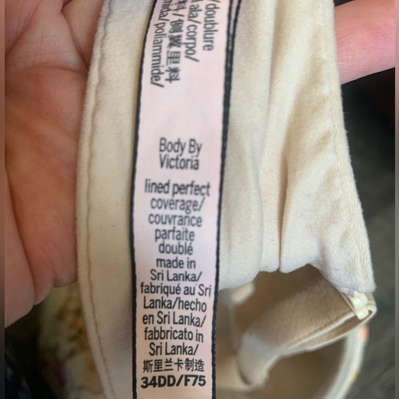 Victoria’s Secret Bras (34DD) - Picture 4 of 4